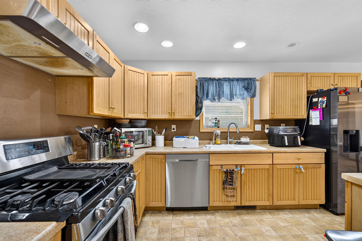 1302 Franklin Street Racine, WI 53403 - Photo 5 of 31 Kitchen