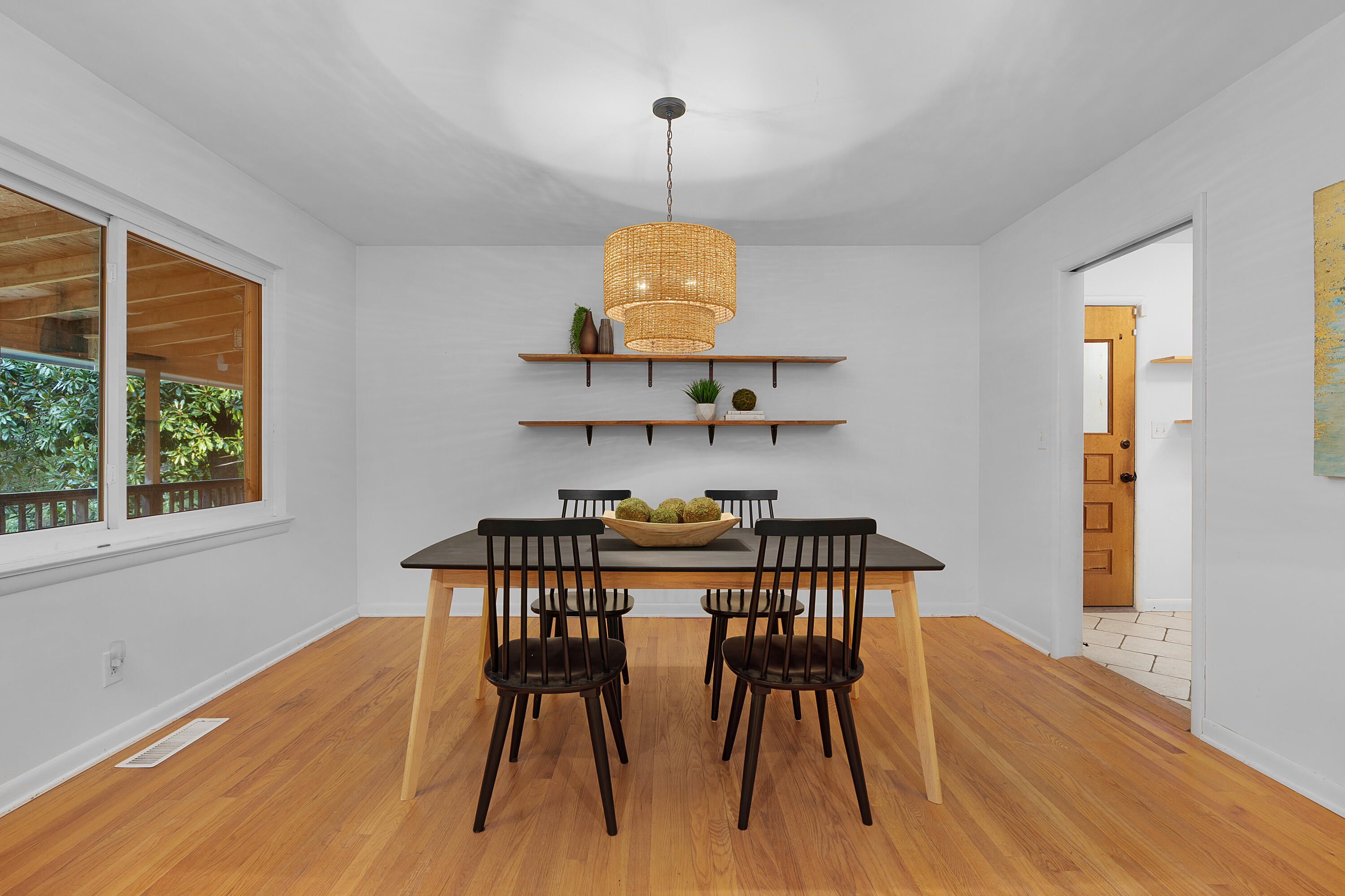 1425 Palisades Road Signal Mountain, TN 37377 - Photo 16 of 49 02 - 1425 Palisades Road - Staged