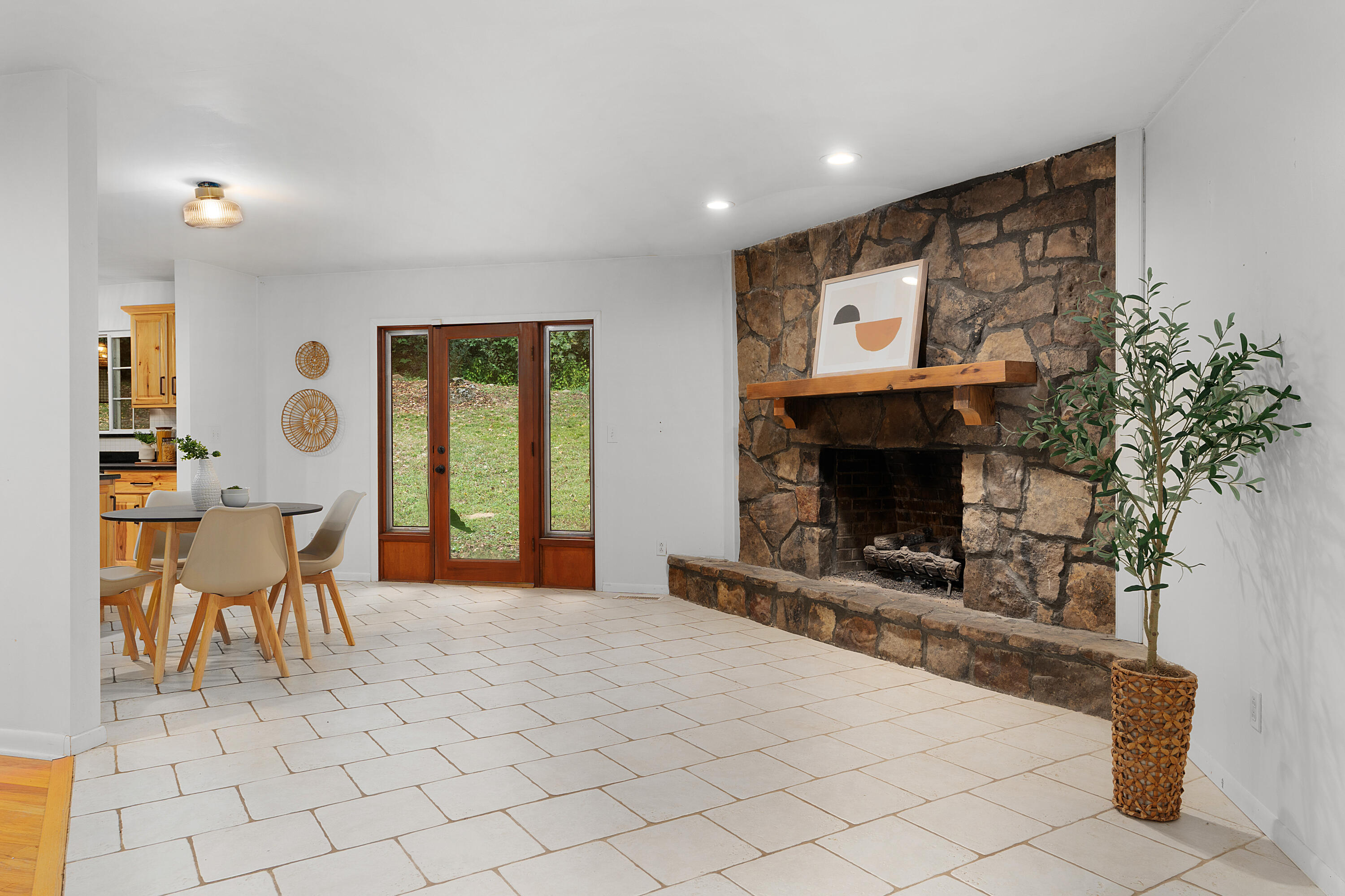 1425 Palisades Road Signal Mountain, TN 37377 - Photo 18 of 49 15 - 1425 Palisades Road - Staged