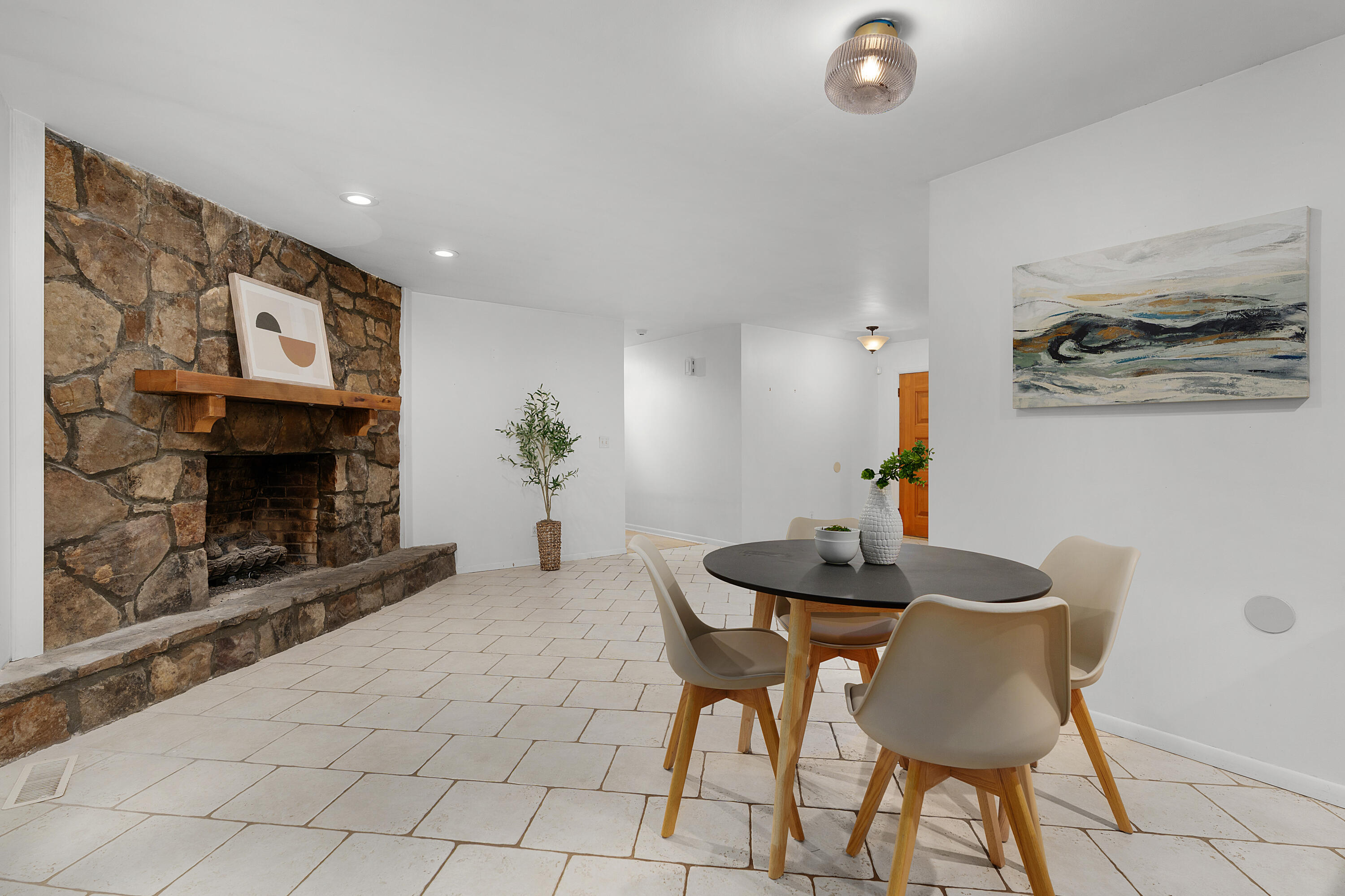 1425 Palisades Road Signal Mountain, TN 37377 - Photo 19 of 49 16 - 1425 Palisades Road - Staged