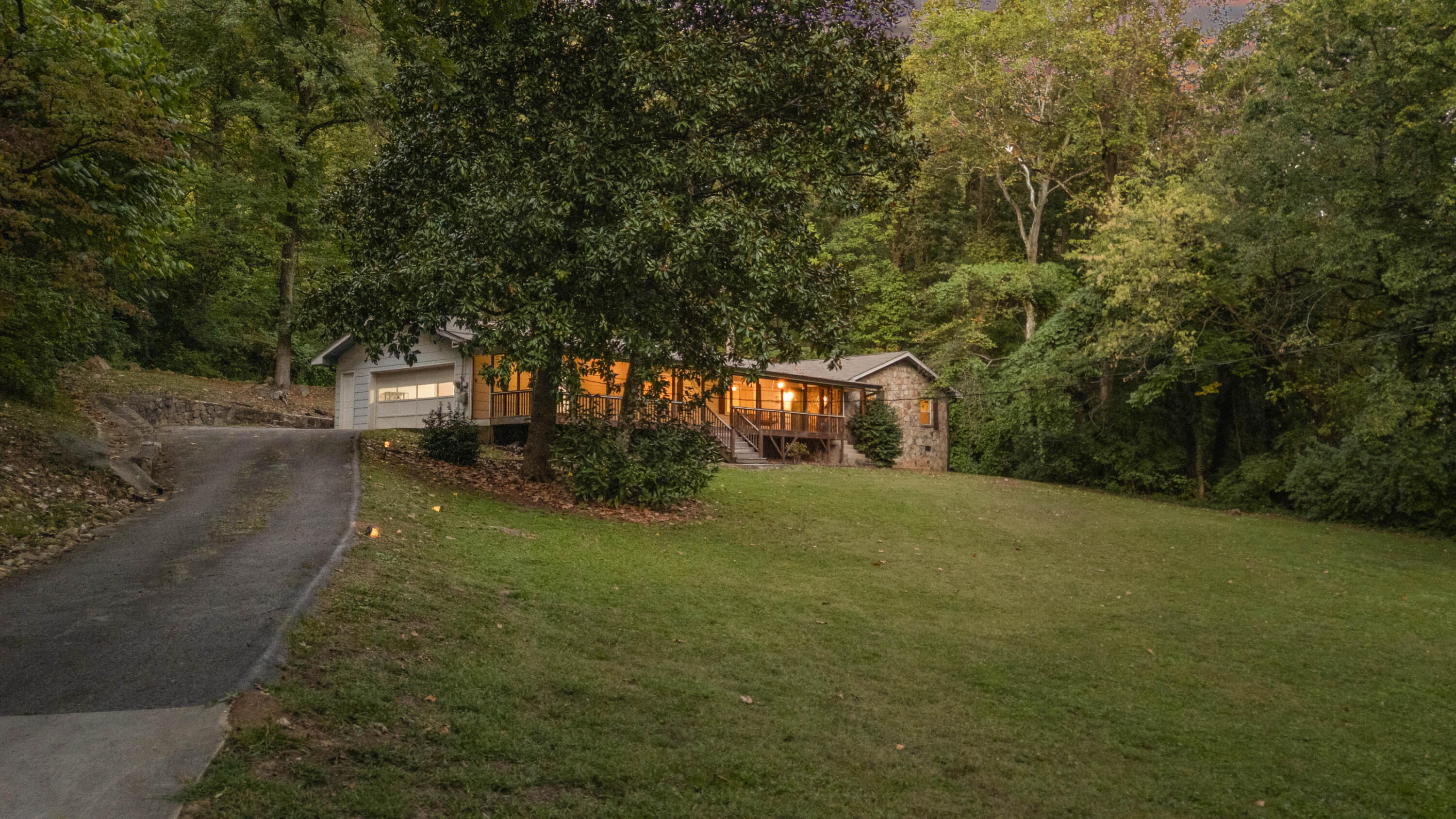 1425 Palisades Road Signal Mountain, TN 37377 - Photo 2 of 49 1425 palisades rd-2