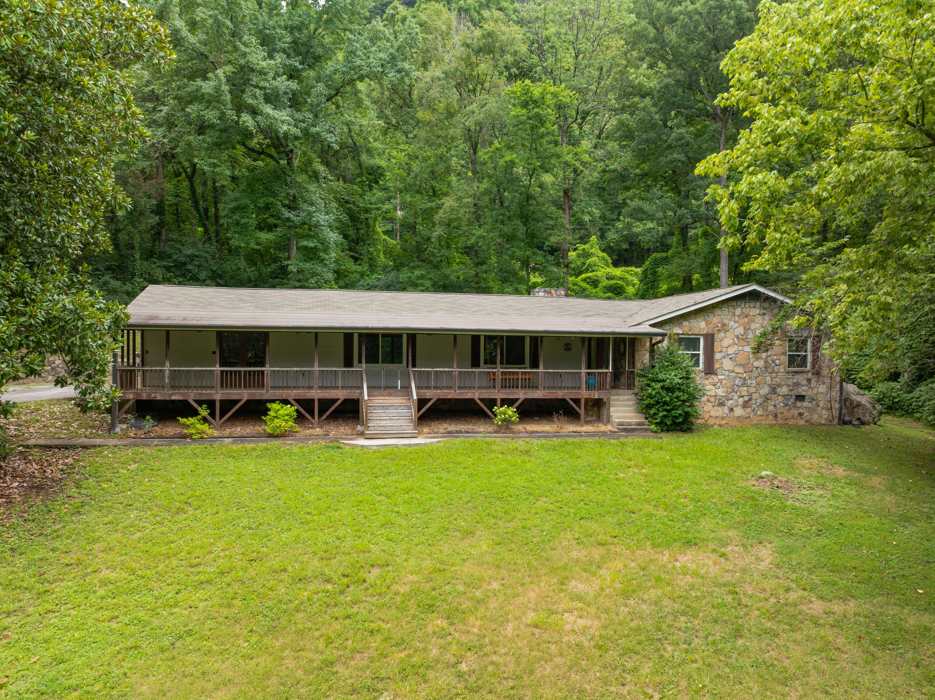 1425 Palisades Road Signal Mountain, TN 37377 - Photo 3 of 49 02 - 1425 Palisades - Drone