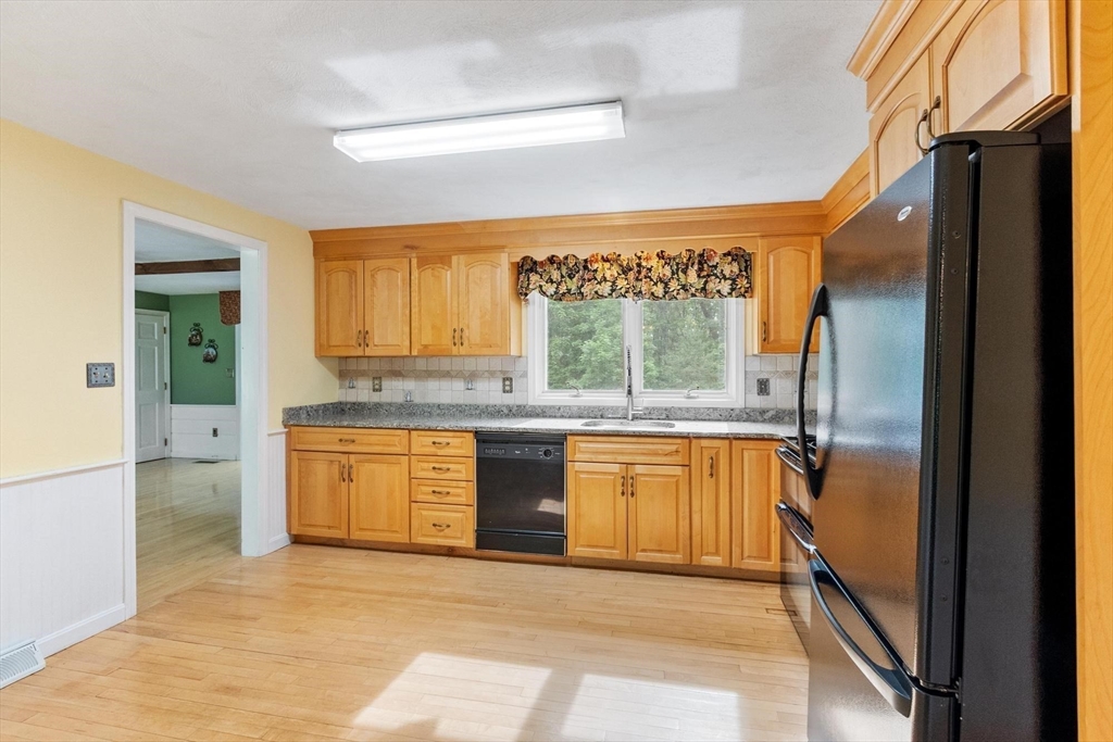 83 Providence Road Westford, MA 01886 - Photo 10 of 41