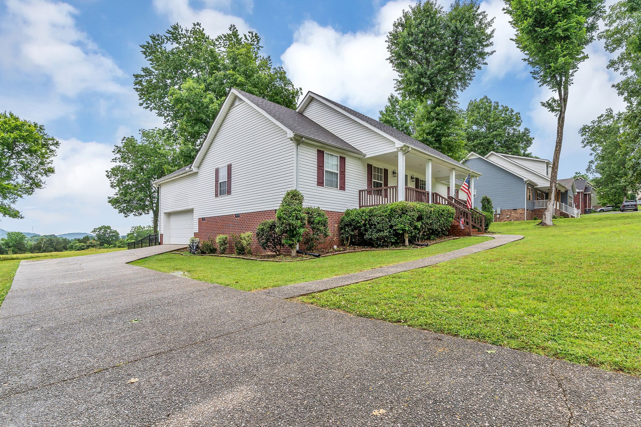 125 Hickory Ridge Lane Hartsville, TN 37074 - Photo 2 of 28
