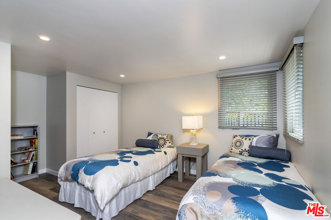 191 Rincon Point Road Carpinteria, CA 93013 - Photo 16 of 19 a bedroom with bed and a window