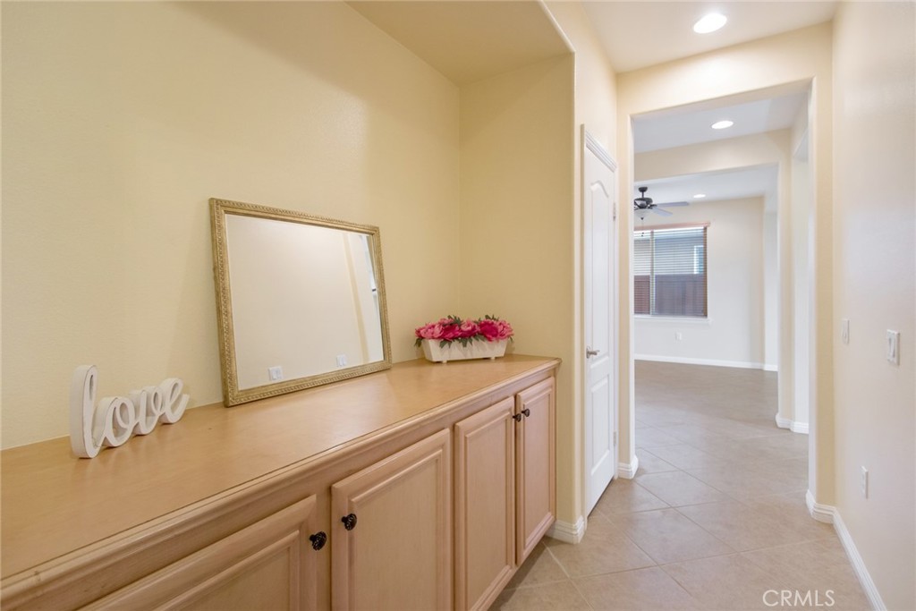 8172 Parry Drive Hemet, CA 92545 - Photo 16 of 47 Hallway