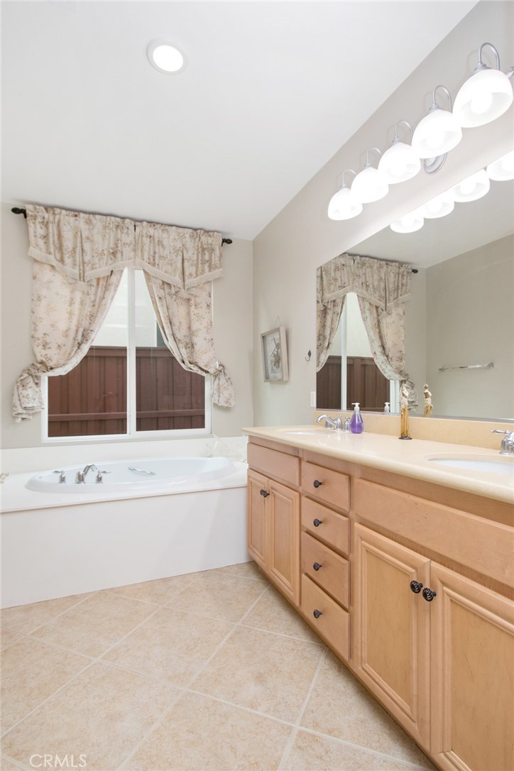 8172 Parry Drive Hemet, CA 92545 - Photo 23 of 47 Ensuite bathroom with double vanity and bathtub