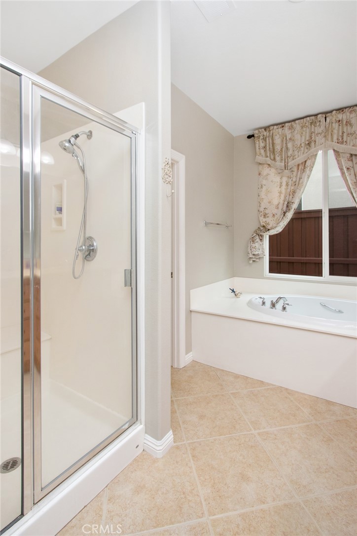 8172 Parry Drive Hemet, CA 92545 - Photo 24 of 47 Ensuite bathroom with stand-in shower and bathtub