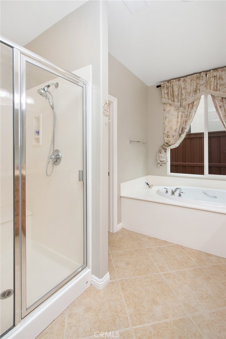 8172 Parry Drive Hemet, CA 92545 - Photo 24 of 47 Ensuite bathroom with stand-in shower and bathtub