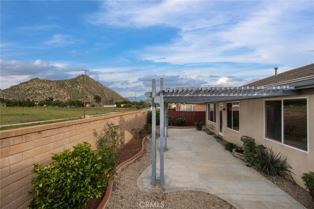 8172 Parry Drive Hemet, CA 92545 - Photo 31 of 47 Backyard view