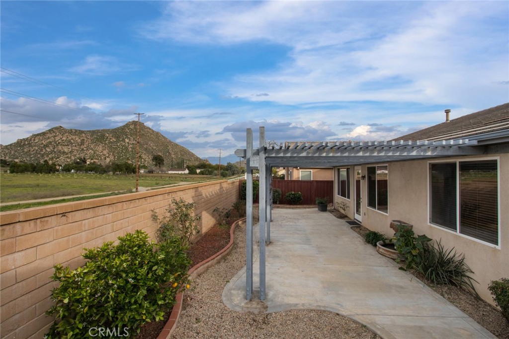 8172 Parry Drive Hemet, CA 92545 - Photo 31 of 47 Backyard view