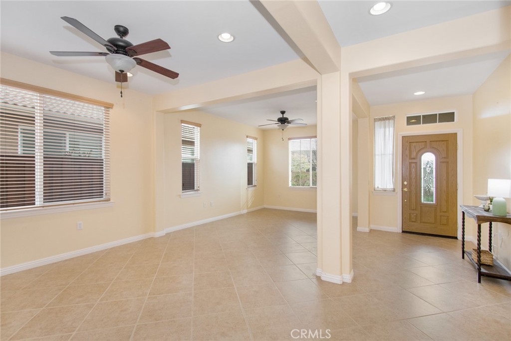 8172 Parry Drive Hemet, CA 92545 - Photo 6 of 47 Living room