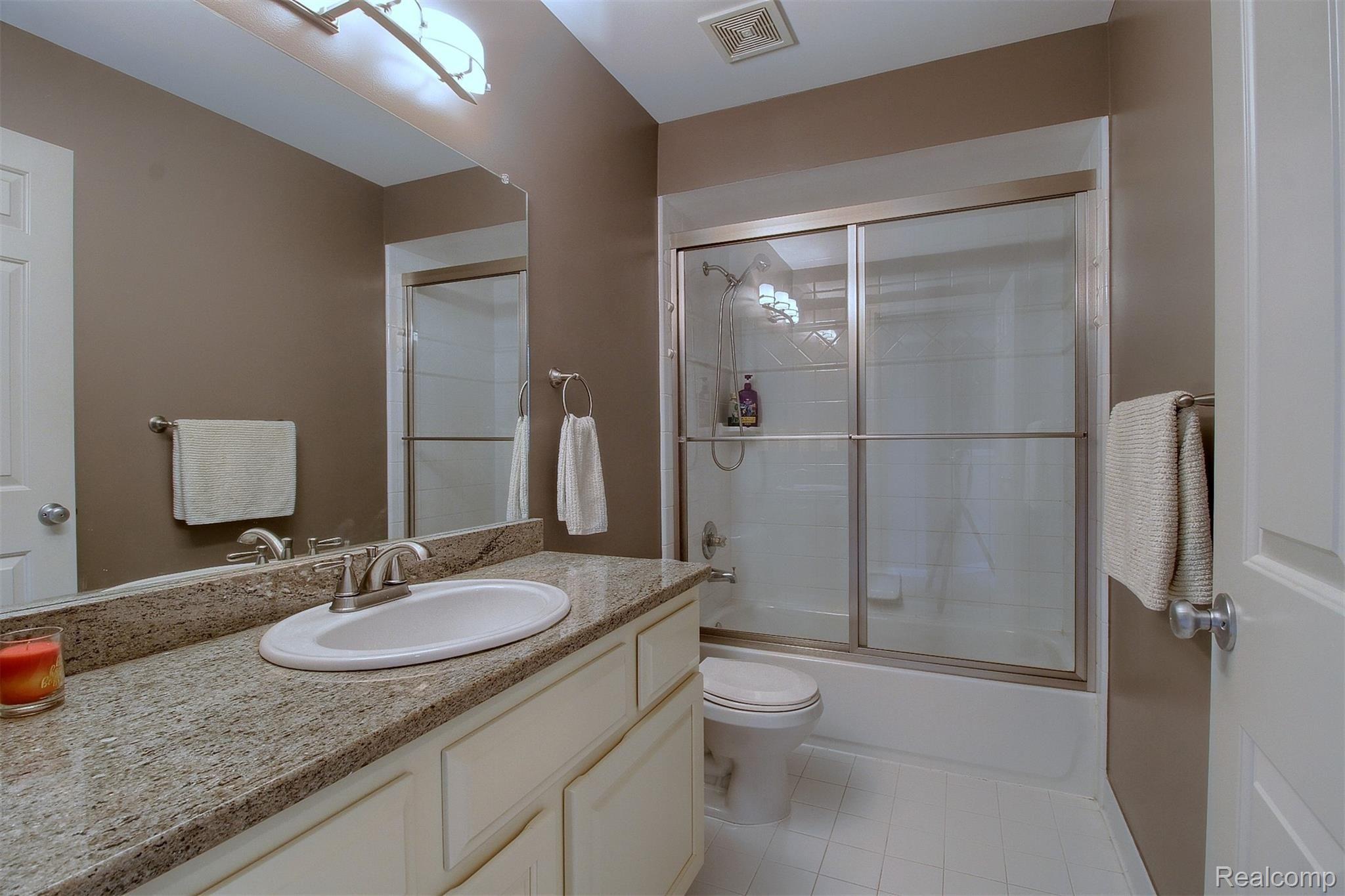 1229 Tulberry Circle Rochester, MI 48306 - Photo 25 of 36 25-Bathroom.jpg