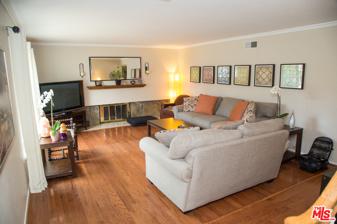 18881 Dylan Street Porter Ranch, CA 91326 - Photo 2 of 14 Gallery Image 2