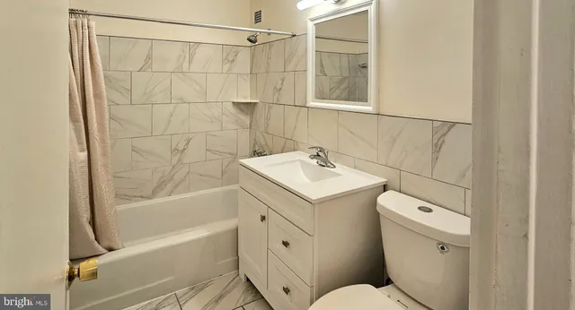 a view of an entryway with workspace