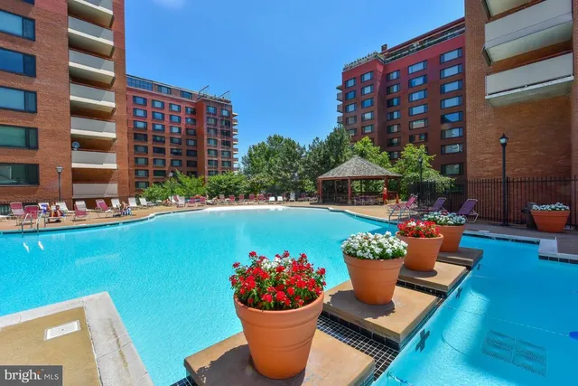 $159,500 | 1121 Arlington Boulevard, Unit 525, Arlington, VA 22209