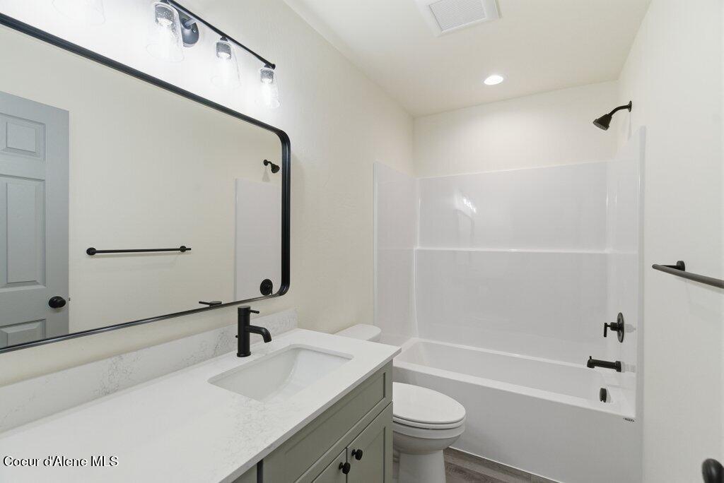 415 F Street Plummer, ID 83851 - Photo 14 of 32 Ensuite Bath