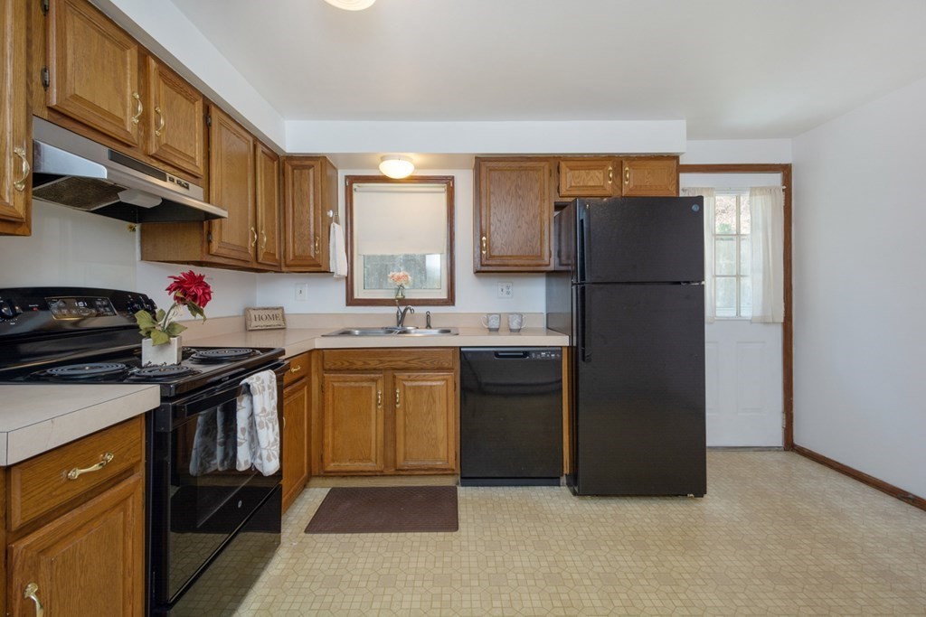 10 Arline Street Worcester, MA 01607 - Photo 12 of 27 Gallery Image 12