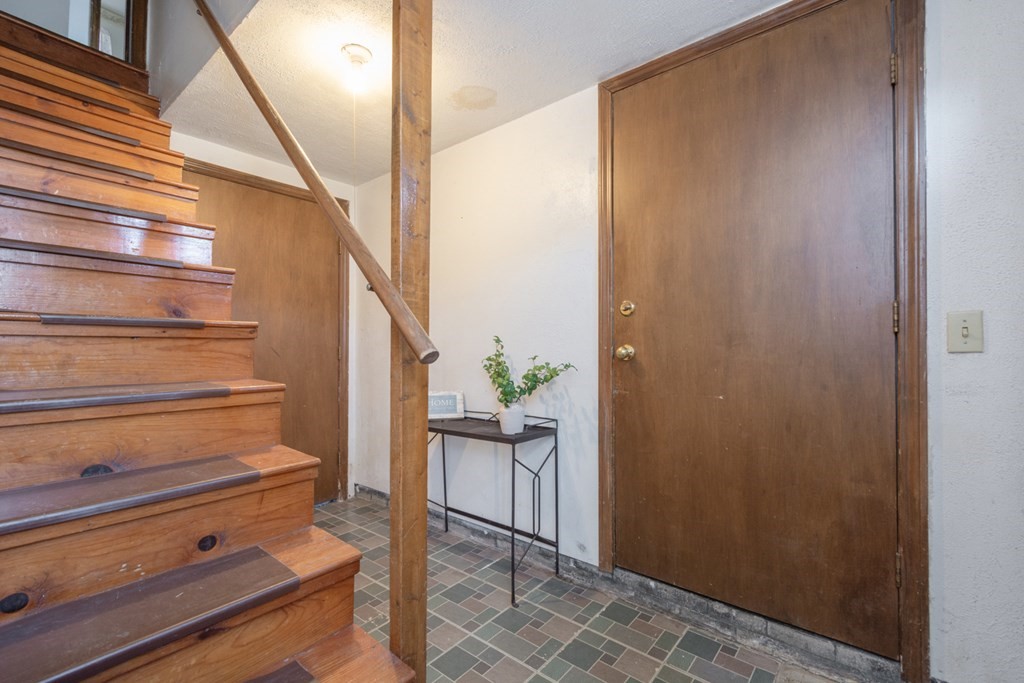 10 Arline Street Worcester, MA 01607 - Photo 4 of 27 Gallery Image 4