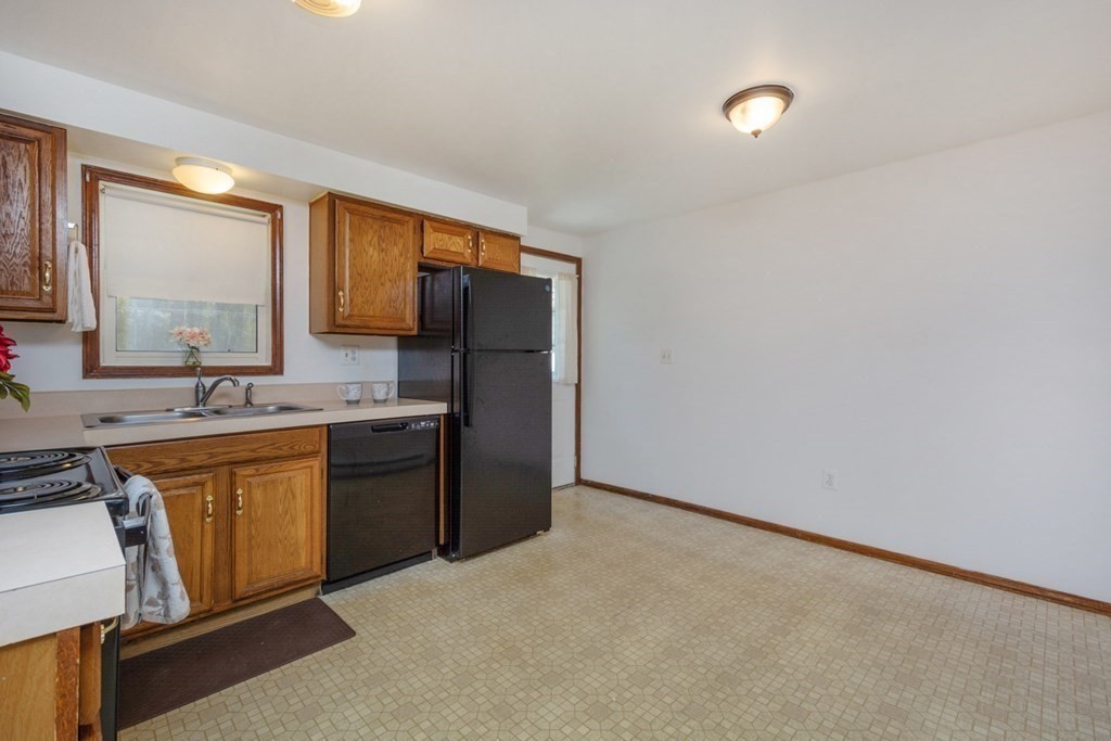 10 Arline Street Worcester, MA 01607 - Photo 10 of 27 Gallery Image 10
