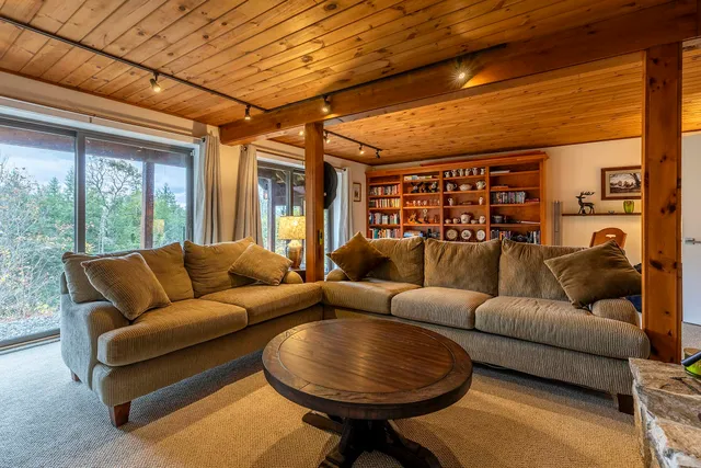 $850,000 | 260 Mansfield Lane, Londonderry, VT 05148