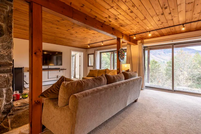 $850,000 | 260 Mansfield Lane, Londonderry, VT 05148