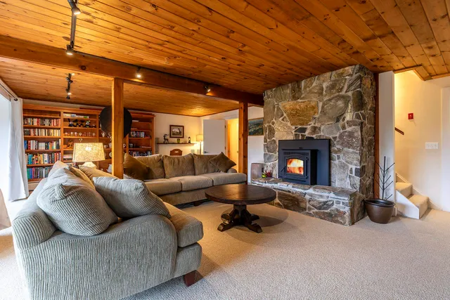 $850,000 | 260 Mansfield Lane, Londonderry, VT 05148