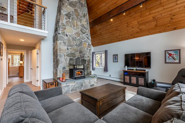 $850,000 | 260 Mansfield Lane, Londonderry, VT 05148