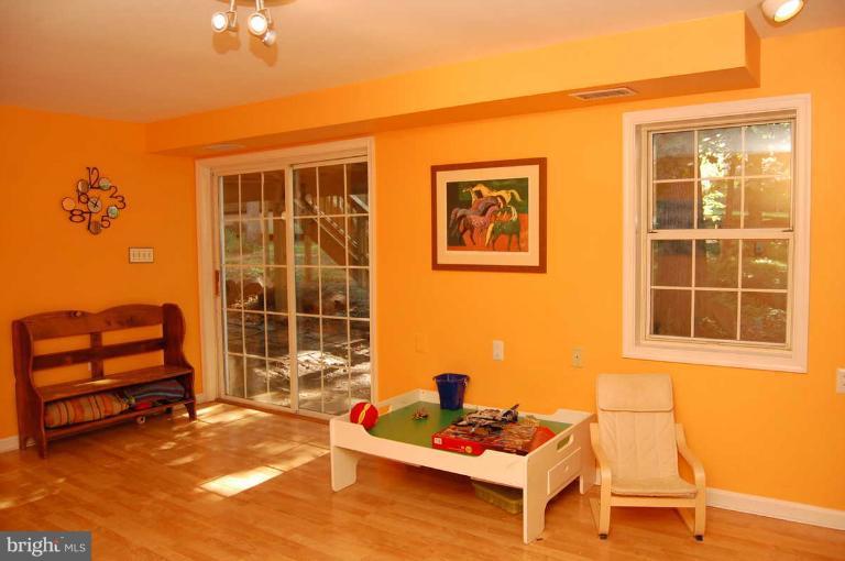 15215 Philip Lee Road Chantilly, VA 20151 - Photo 14 of 26 Family Room