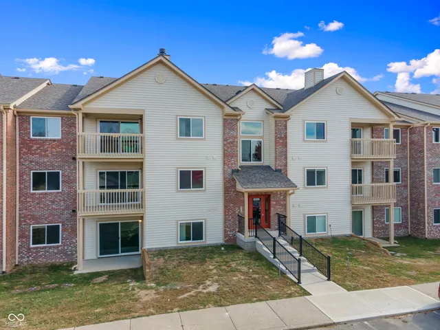 $289,900 | 12517 Timber Creek Drive, Unit 11, Carmel, IN 46032