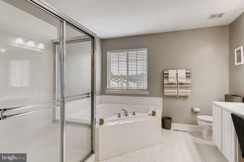 558 Callander Way Abingdon, MD 21009 - Photo 12 of 25 Primary bathroom