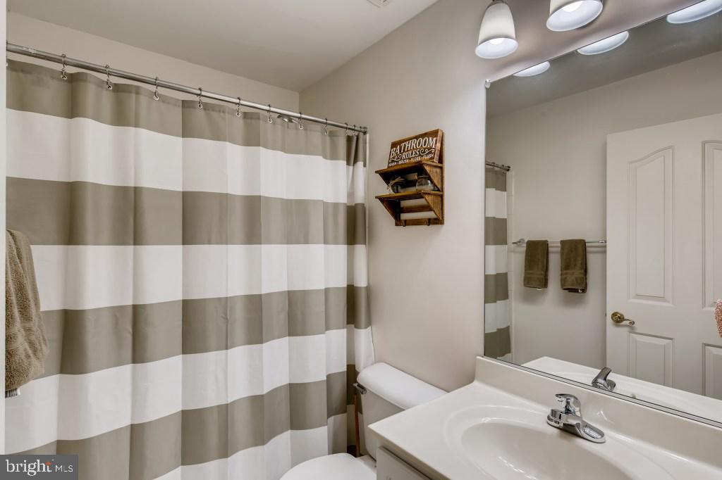 558 Callander Way Abingdon, MD 21009 - Photo 14 of 25 Hall bathroom