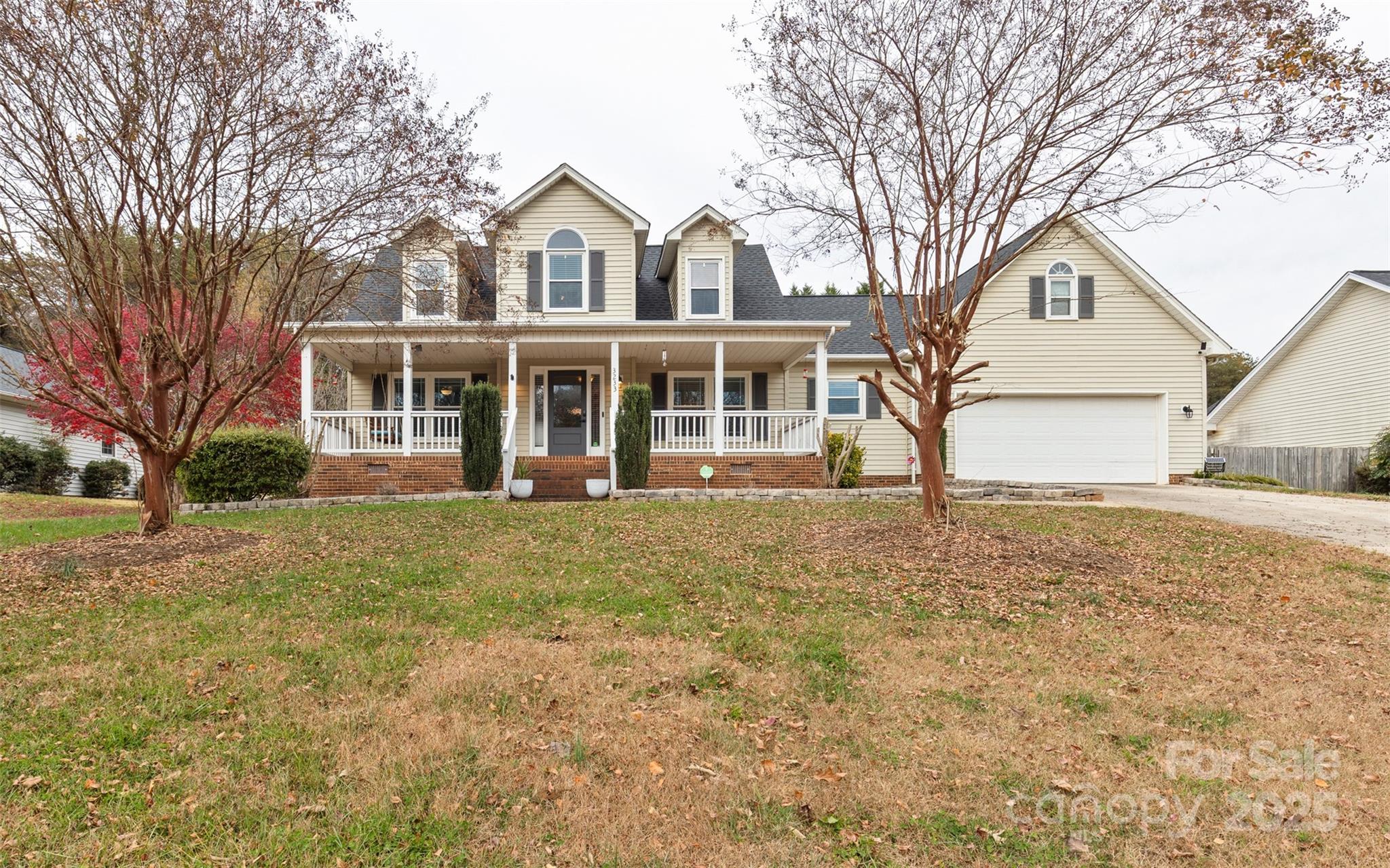3233 6th Avenue Northeast Conover, NC 28613 - Photo 2 of 30 front view of a house with a yard