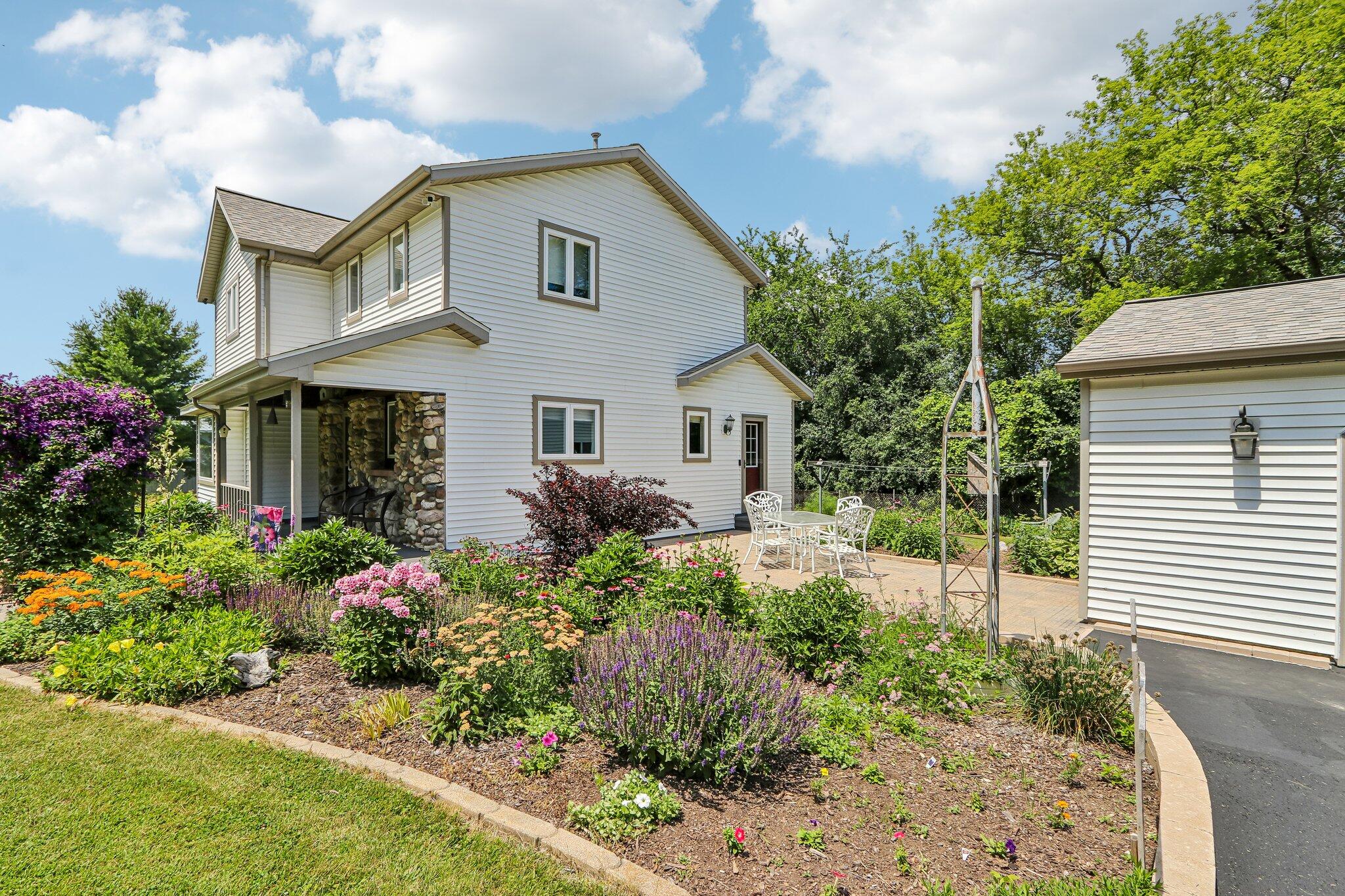 S17-w32648 Mickle Road Dousman, WI 53118 - Photo 3 of 40 Welcome Home!