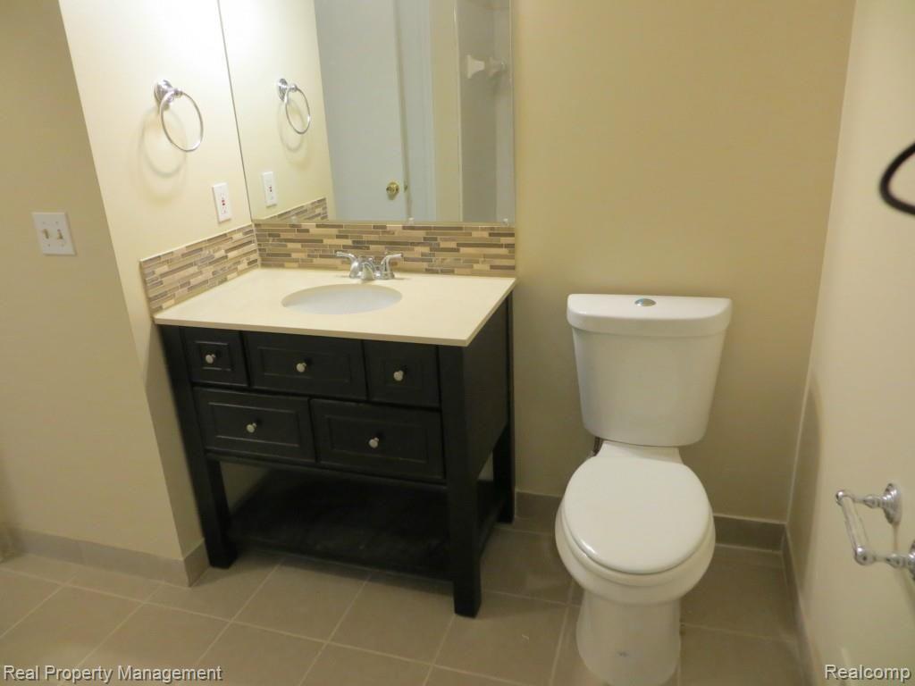 13461 Frazho Road Warren, MI 48089 - Photo 13 of 31 015.jpg