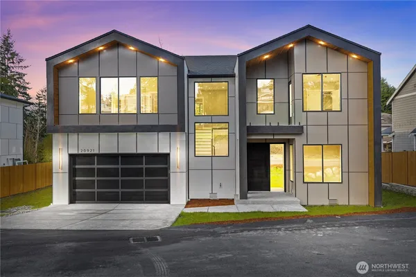 $1,595,000 | 20921 1st Place South, Des Moines, WA 98198