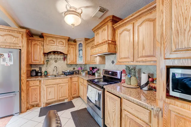 $265,000 | 316 Hickman Lane, Angleton, TX 77515