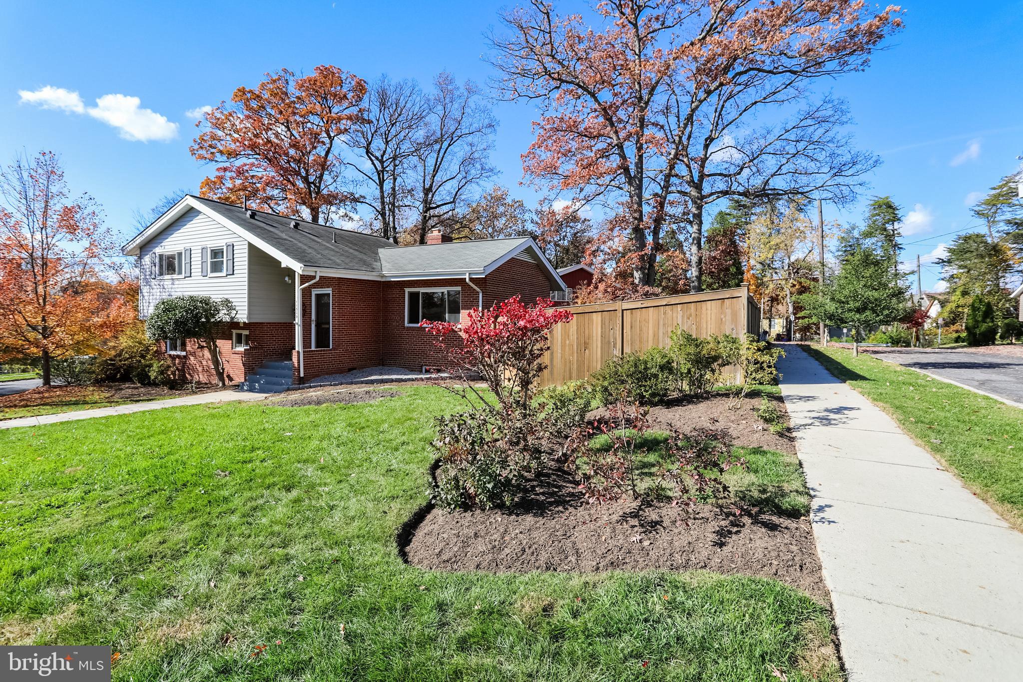 11309 College View Drive Silver Spring, MD 20902 - Photo 3 of 34 Privacy fence that exits at street, front & DW