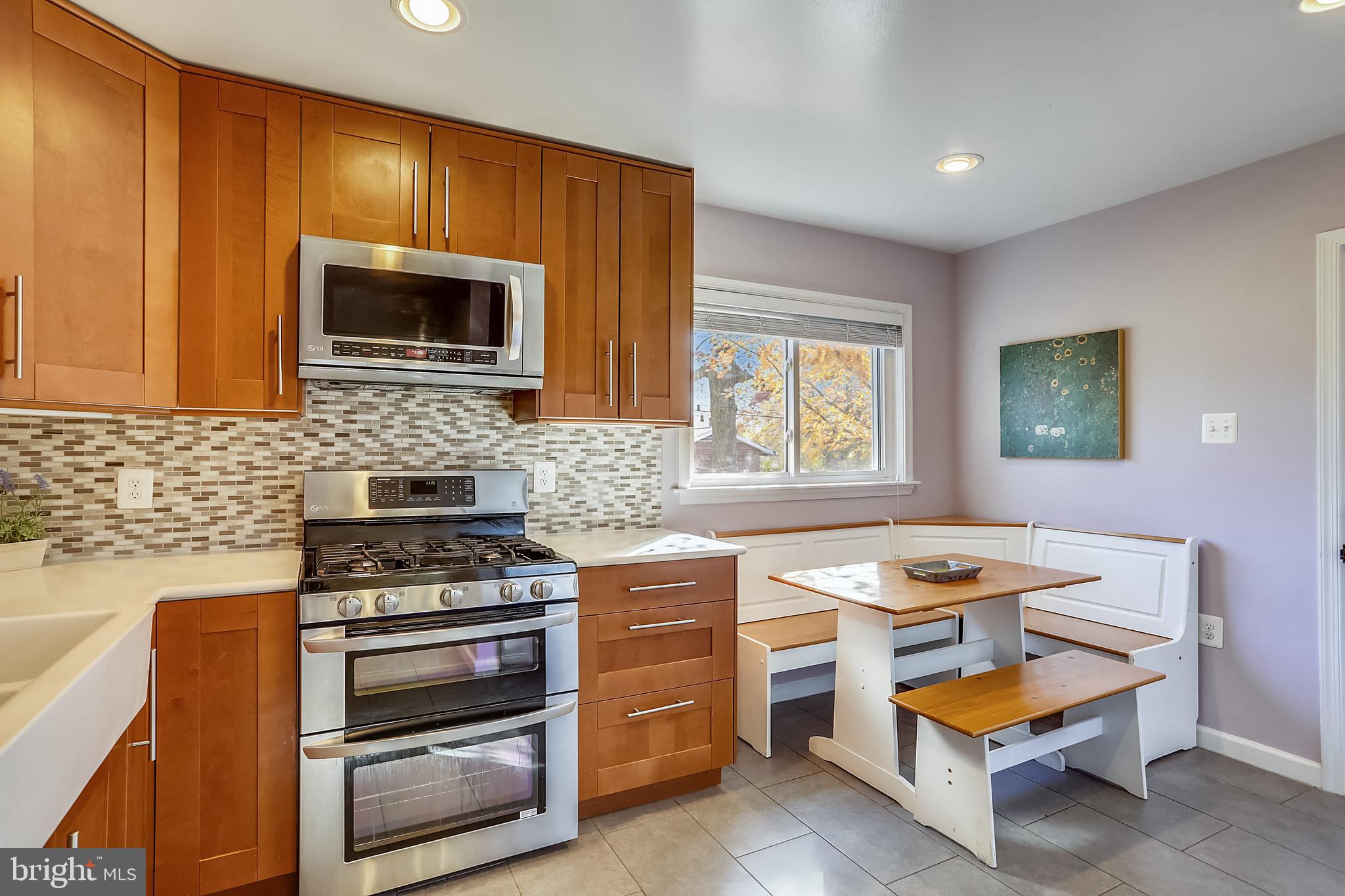 11309 College View Drive Silver Spring, MD 20902 - Photo 10 of 34 LG SS appliance package with double oven