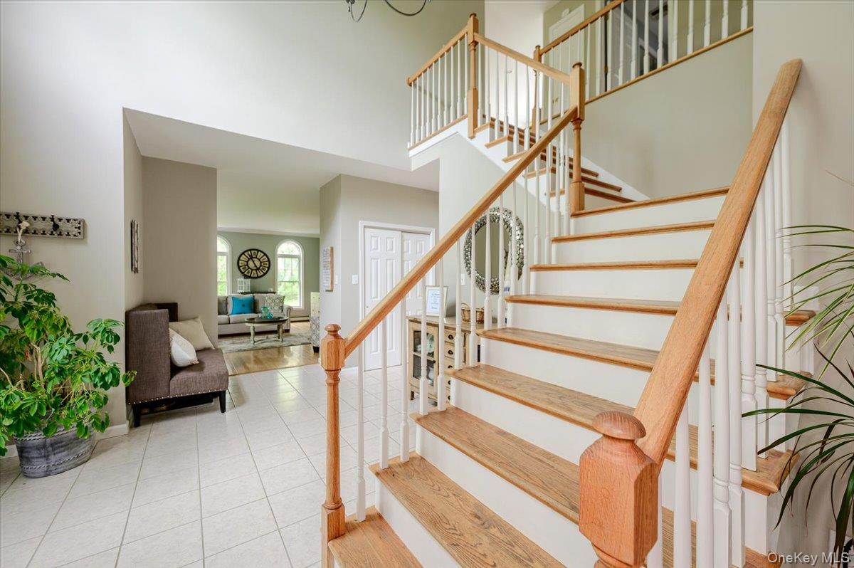 24 Muscoot Road East Mahopac, NY 10541 - Photo 4 of 46