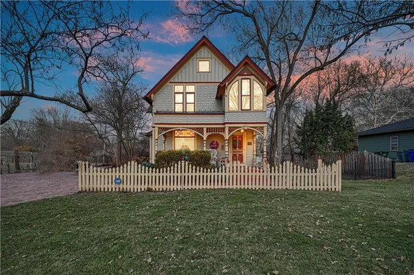 $464,950 | 401 South Harrison Street, Olathe, KS 66061