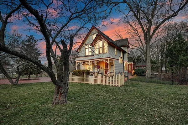 $464,950 | 401 South Harrison Street, Olathe, KS 66061