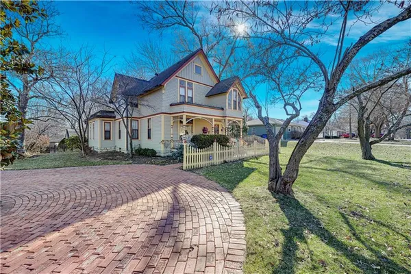 $464,950 | 401 South Harrison Street, Olathe, KS 66061