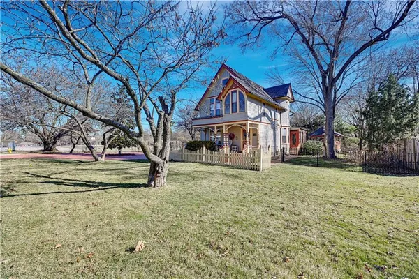 $464,950 | 401 South Harrison Street, Olathe, KS 66061