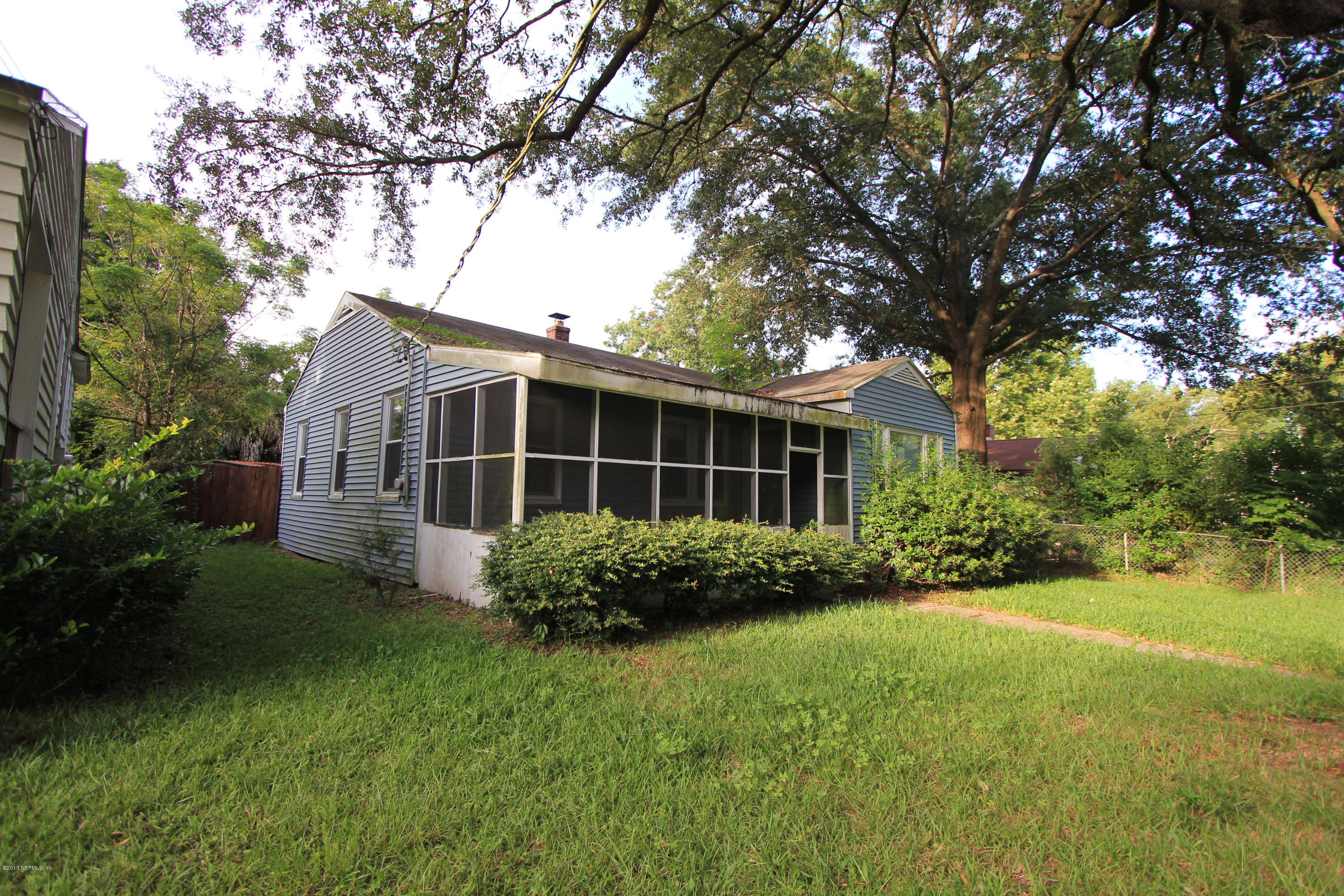 5209 Birkenhead Road Jacksonville, FL 32210 - Photo 3 of 19 a view of backyard with garden and plants