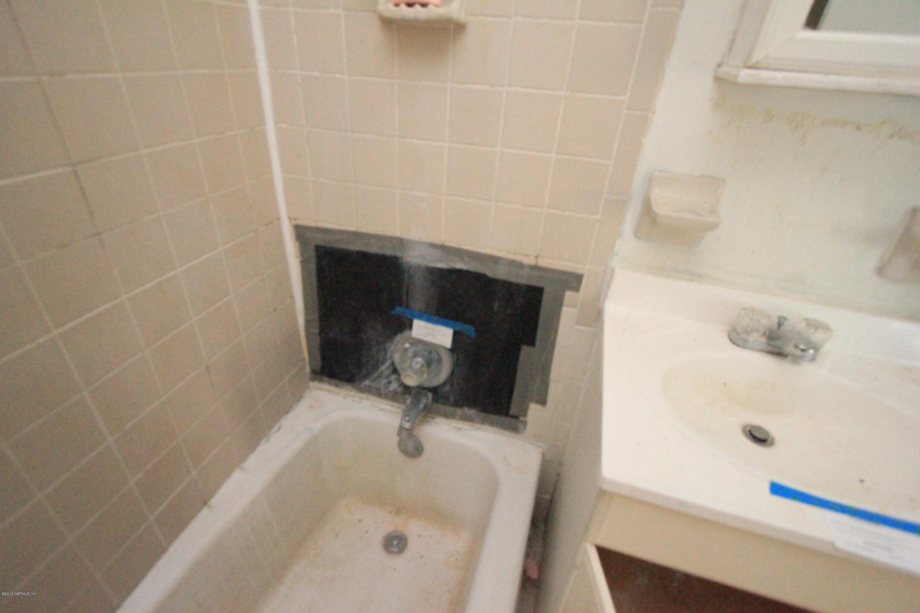 5209 Birkenhead Road Jacksonville, FL 32210 - Photo 9 of 19 a bathroom with a tub and a sink