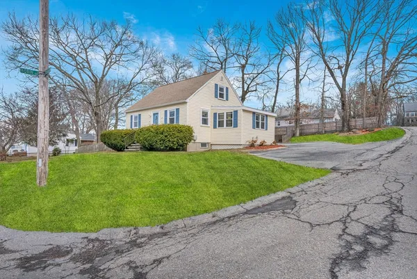 $599,900 | 18 Fox Hill Road, Billerica, MA 01821