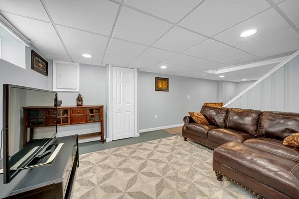 $599,900 | 18 Fox Hill Road, Billerica, MA 01821