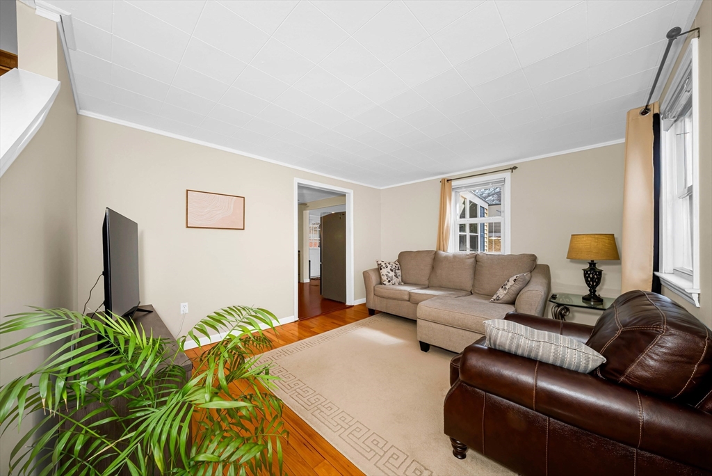 18 Fox Hill Road Billerica, MA 01821 - Photo 3 of 38