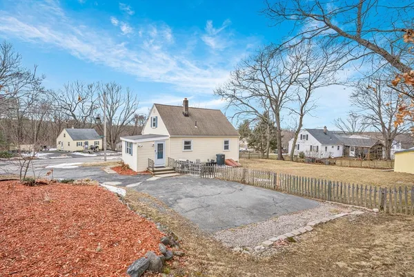 $599,900 | 18 Fox Hill Road, Billerica, MA 01821